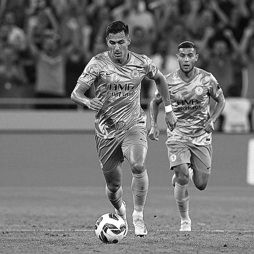 Magallón, Four Missing Defenders and the Void Behind the Chivas Bench Magallón, Four Missing Defenders and the Void Behind the Chivas Bench