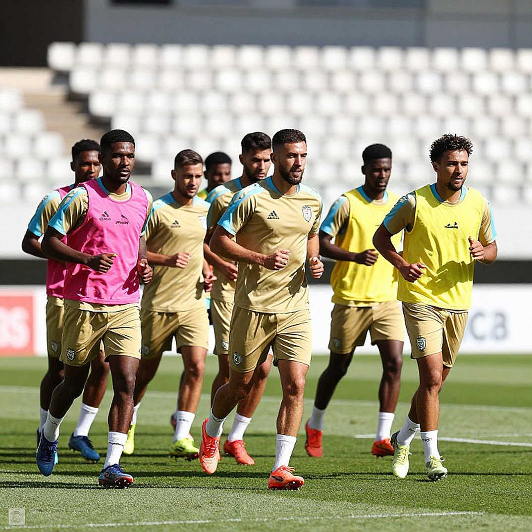 Mendy bảo vệ Bondarenko: Bài học về đoàn kết giữa áp lực CĐV Al-Ahli Mendy bảo vệ Bondarenko: Bài học về đoàn kết giữa áp lực CĐV Al-Ahli