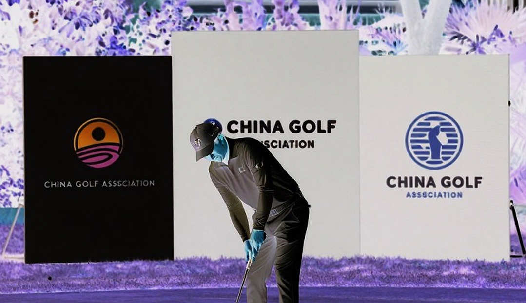 Presidents Cup: Cú nhường gậy của Scottie Scheffler, tiếng ồn ở hố 14 và kẽ hở quản trị khán giả