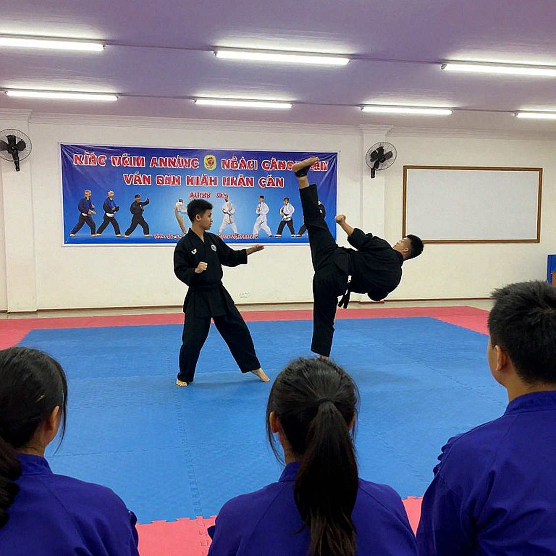 UFC Hạng Nặng: 27 Triều Đại Trong 28 Năm — Phân Tích Sâu Về Bản Đồ Chấn Thương, Chiến Thuật Và Chiến Lược Thương Mại Của Giải Đấu Dao Động Nhất MMA
